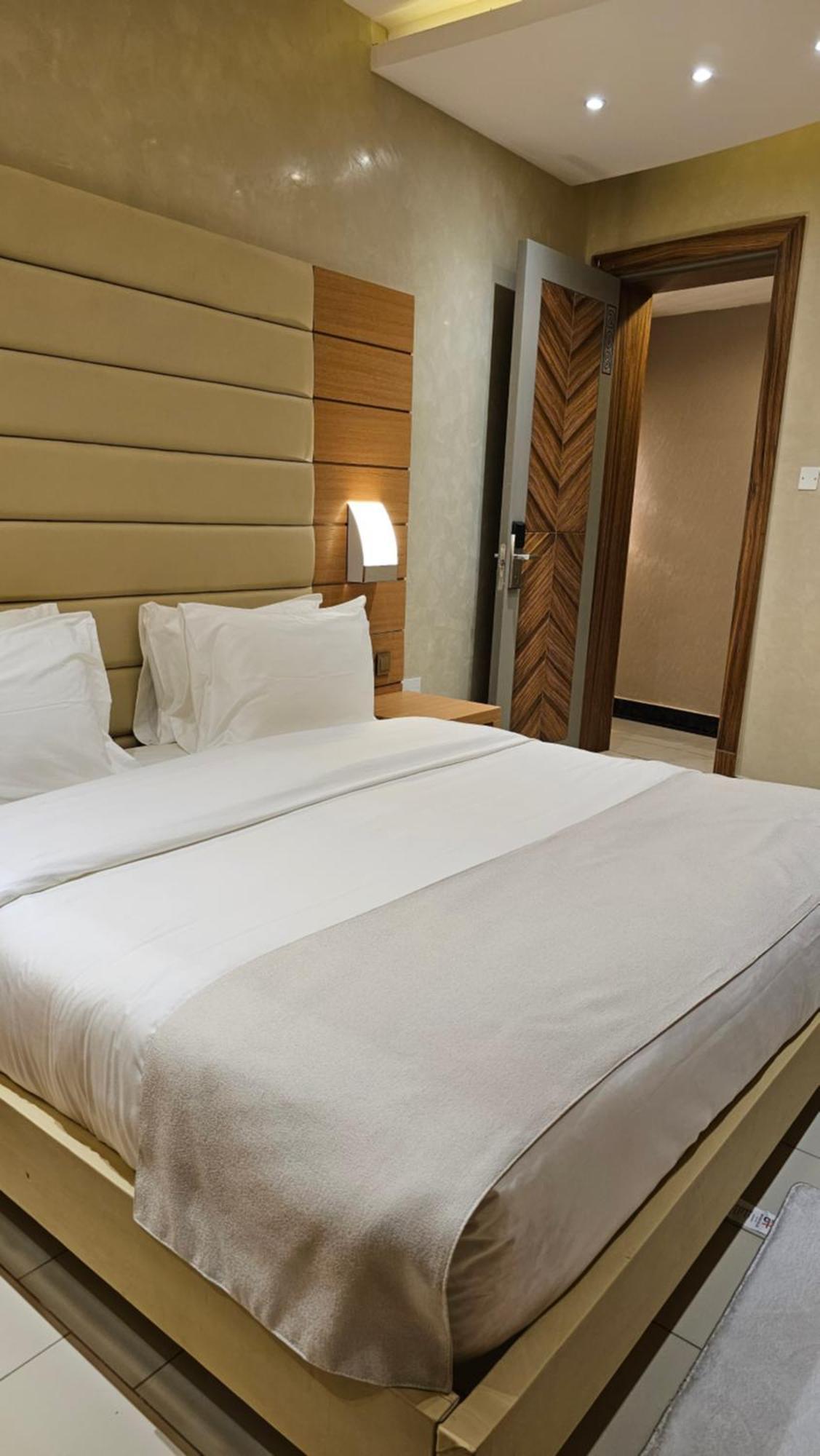 Grik Hotel - Entebbe Luaran gambar